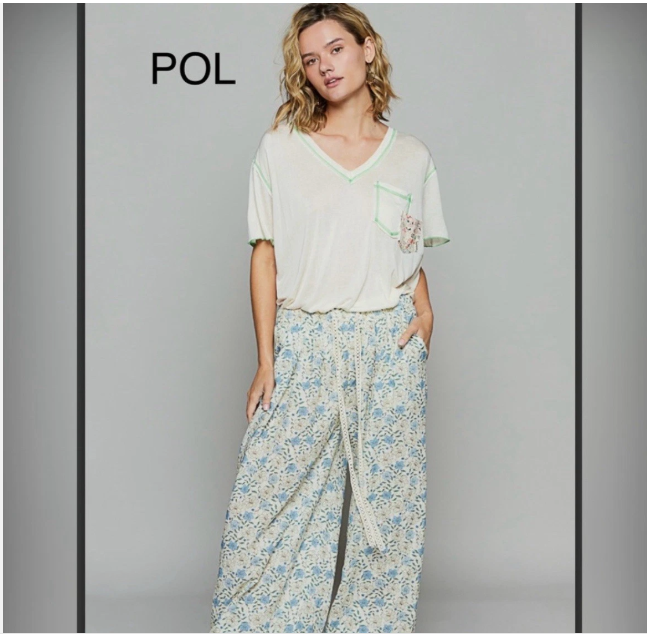 POL Cream Relaxed Short Sleeve Tee Exposed Stitching Floral Detail T-Shirt
